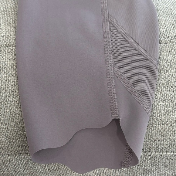 Lululemon Light Purple Scalloped Mesh Leg Leggings Size 2 - Picture 5 of 6